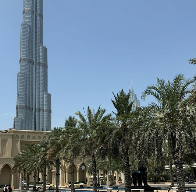 DUBaI